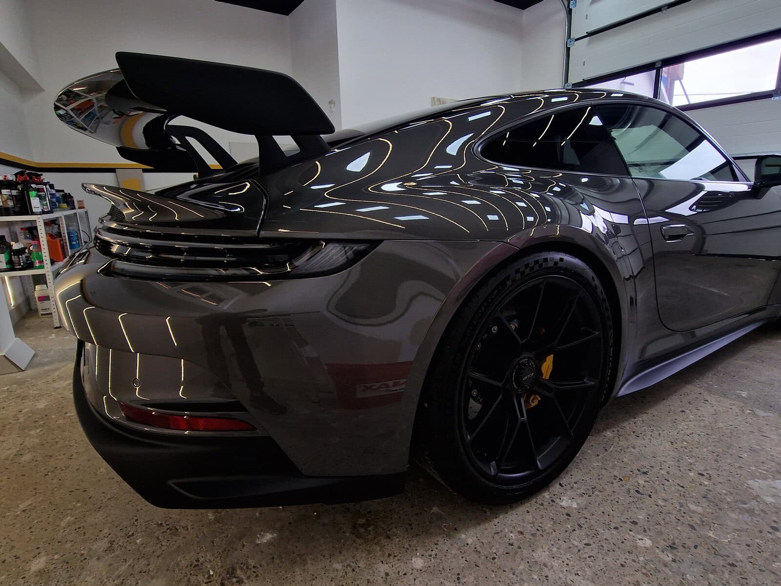 Porsche posle troslojnog poliranja i keramike.
